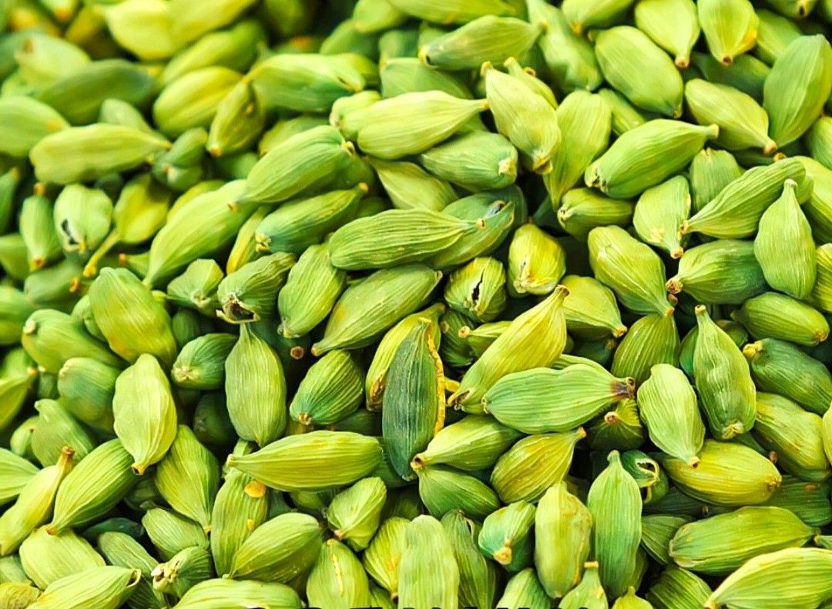 Farm Fresh Grade B Organic Cardamom Pods - Large (1kg)