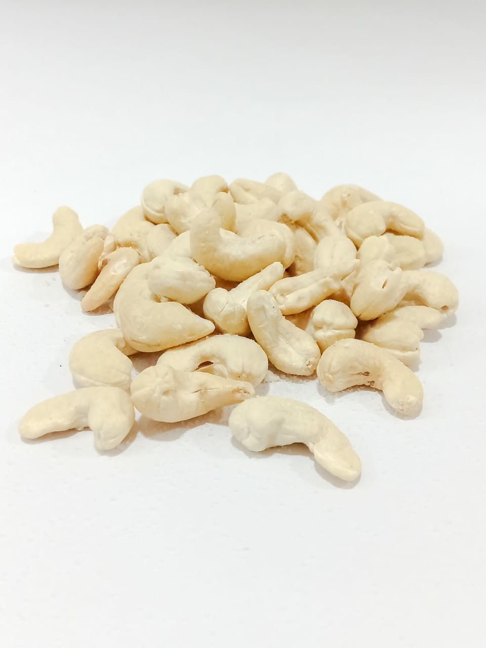Organic Valley Grade A Premium Fresh Raw Cashew Nuts - Medium (500g)
