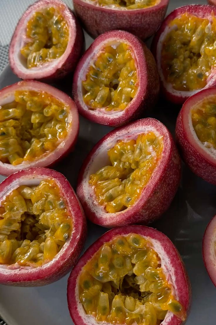 FarmMaster Grade A Premium Farm Fresh Fresh Passion Fruits - Medium (500g)