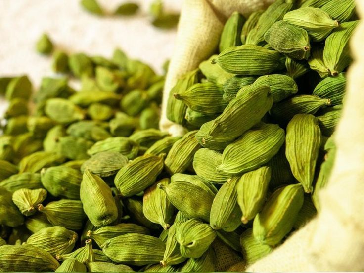 Premium Produce Organic Premium Fresh Cardamom Pods - Medium (500g)
